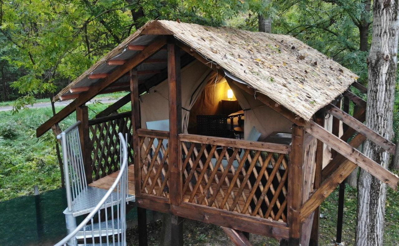 Oeko Kemping Es Glamping Tiszadada エクステリア 写真