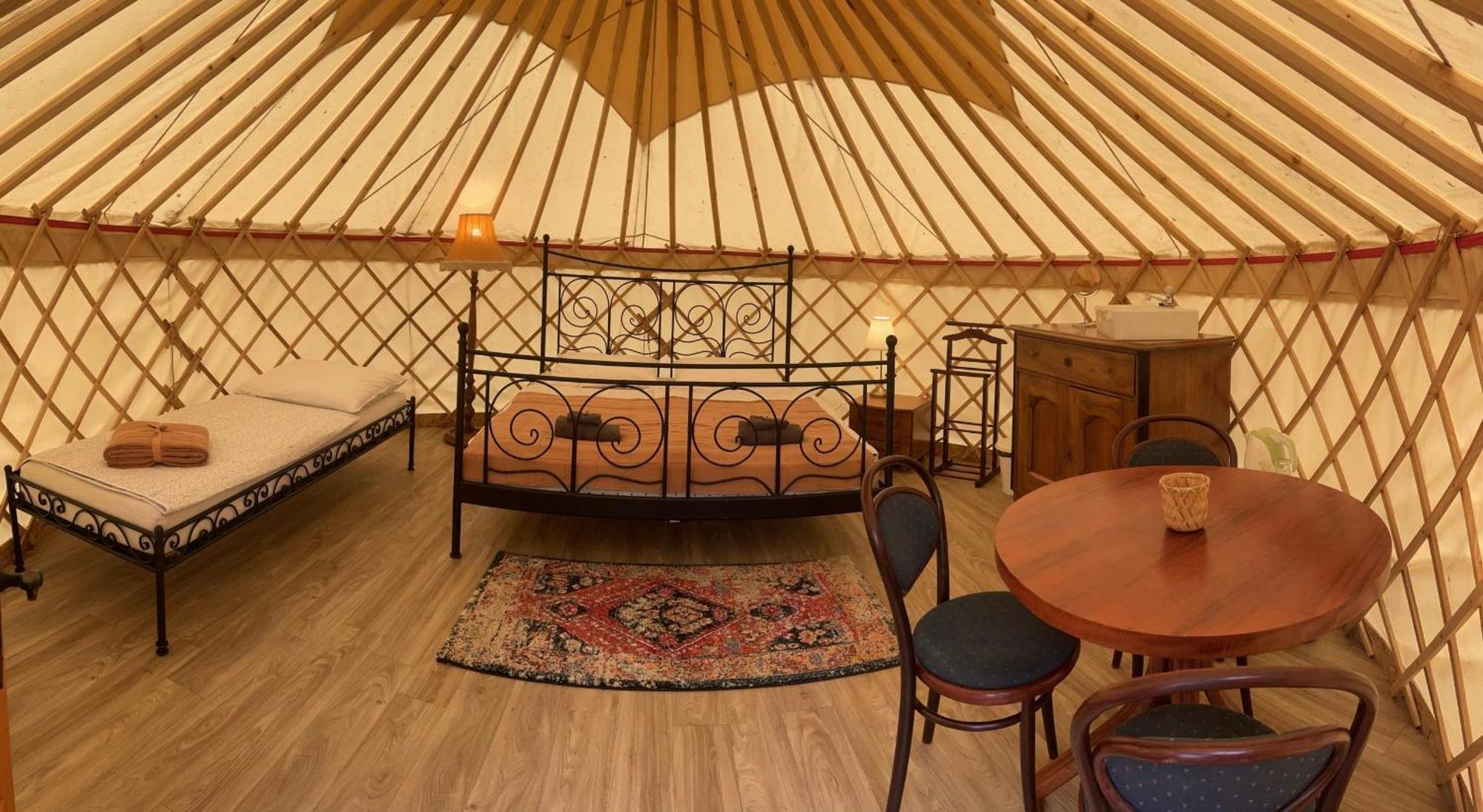 Oeko Kemping Es Glamping Tiszadada エクステリア 写真